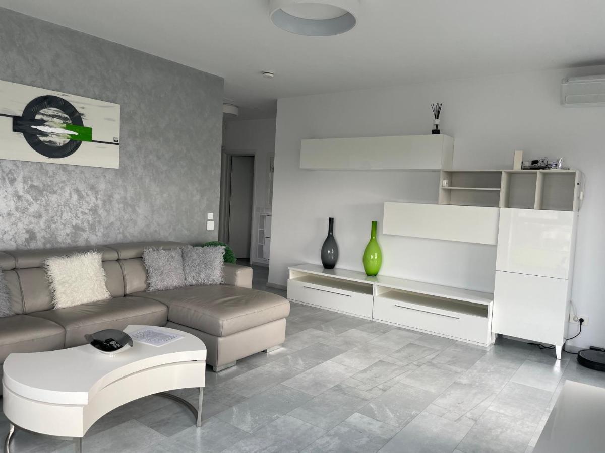 Luxury Westpark 2 With View בוקרשט