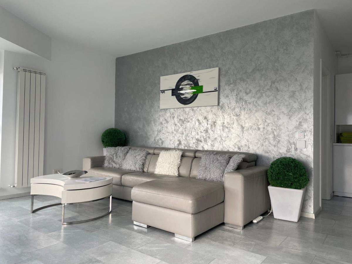 Luxury Westpark 2 With View בוקרשט