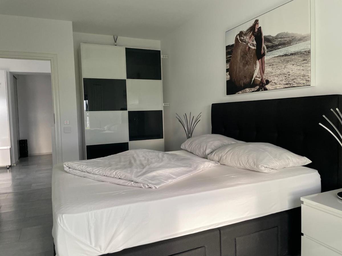 Apartment Luxury Westpark 2 With View Bucharest