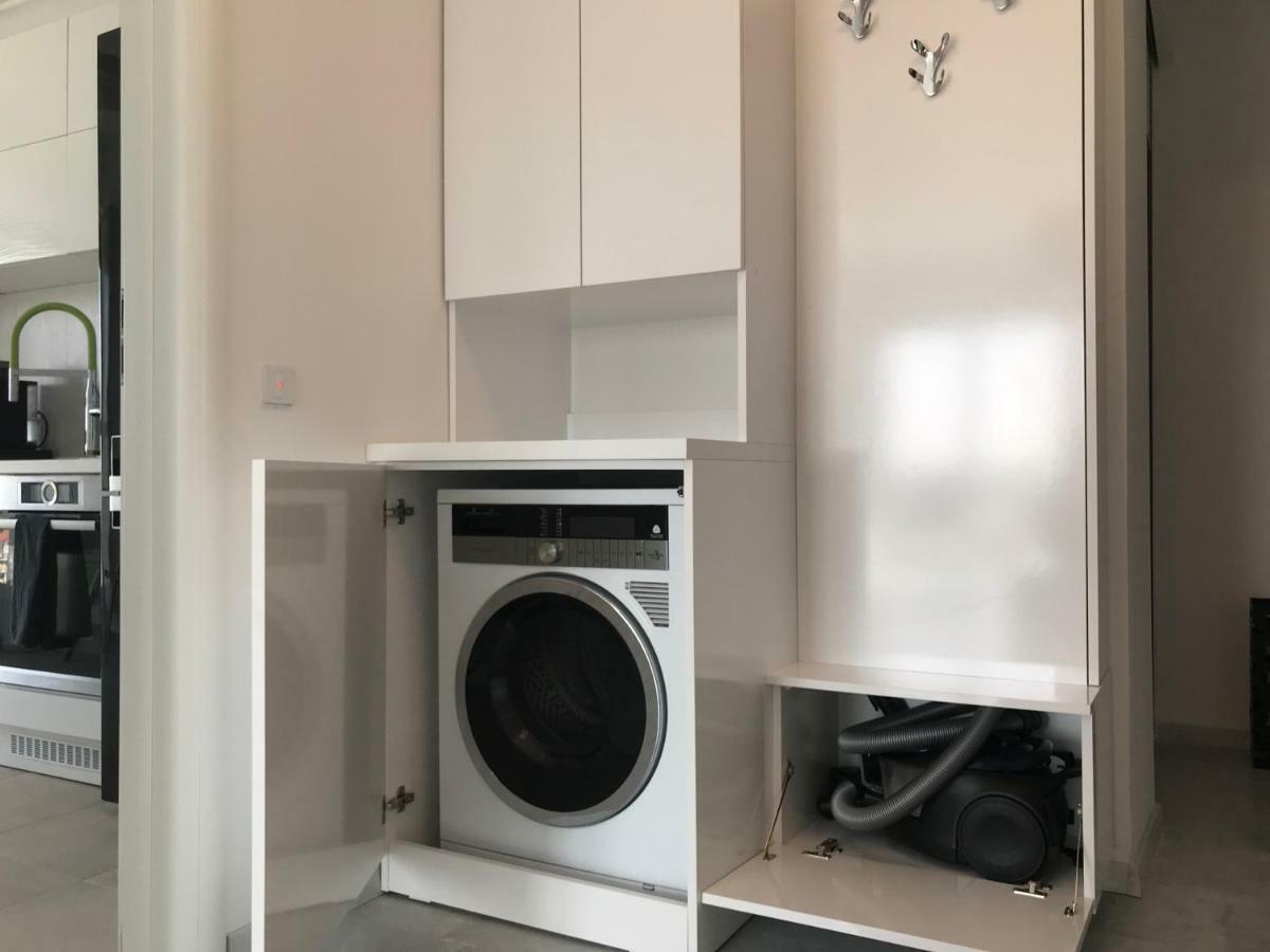 Luxury Westpark 2 With View דירה בוקרשט